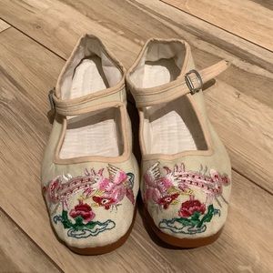 NWOT cotton Mary Jane canvas shoes (embroidered phoenix)